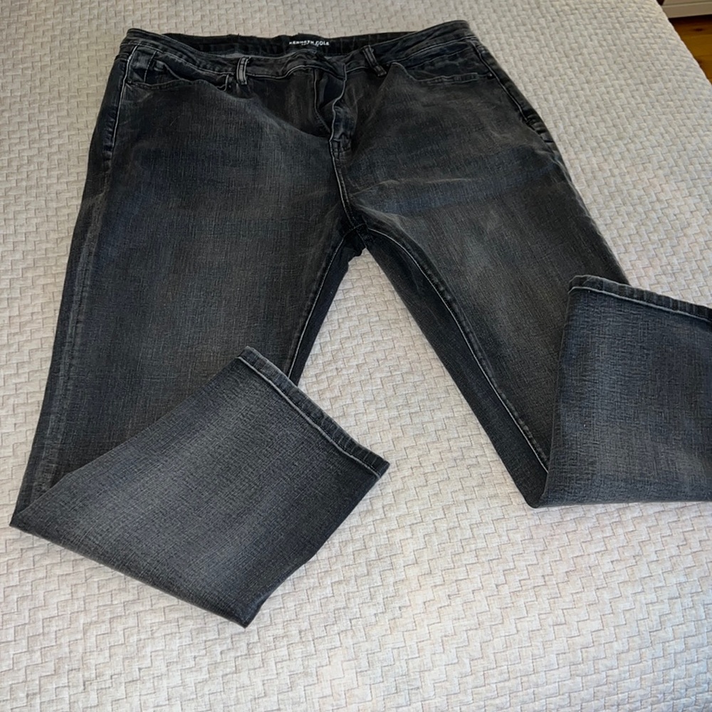 Men’s Kenneth Cole black faded jeans size 38/30